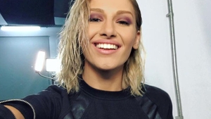 FOTO-EXCLUSIV / Alina Eremia, extrem de HOT la sala de fitness! Așa își menține artista formele bine definite!