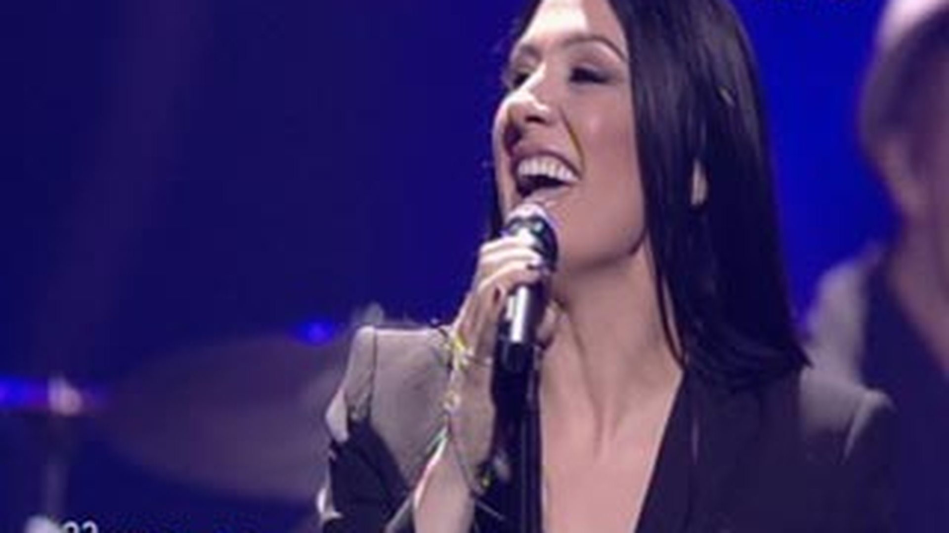 VIDEO Un look de doamna, dar o atitudine de rocker! Vezi cum a uimit reprezentanta Macedoniei!