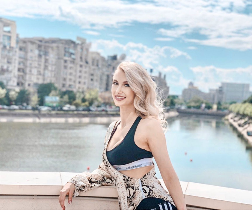Cum vor arăta cele trei rochii pe care le va purta Andreea Bălan la nunta și botezul din toamnă