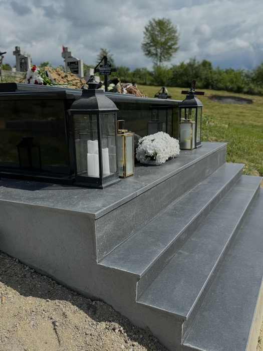 Monumentul ridicat de soția lui Gabi Stângău/ Sursa foto: Facebook