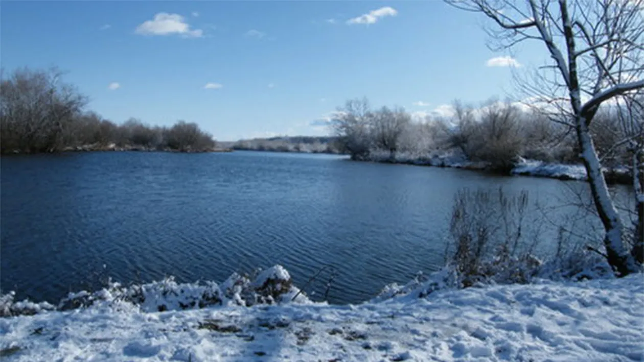 Trupurile celor doi pescari înecaţi în Balta Ialomiţiei au fost recuperate de pompieri
