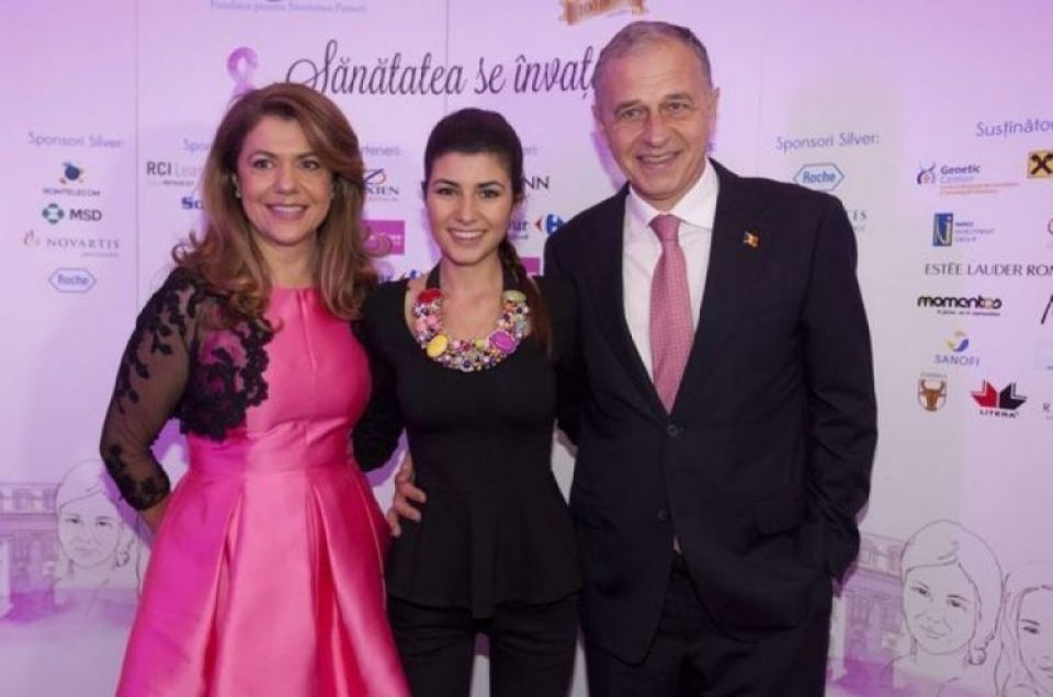Fiica lui Mircea Geoană a sărbătorit numirea tatălui ei în fruntea NATO! Cum arată Ana în costum de baie