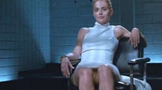 VIDEO Sharon Stone revine in forta pe marile ecrane! La 53 de ani reface scena interogatoriului din Basic Instinct