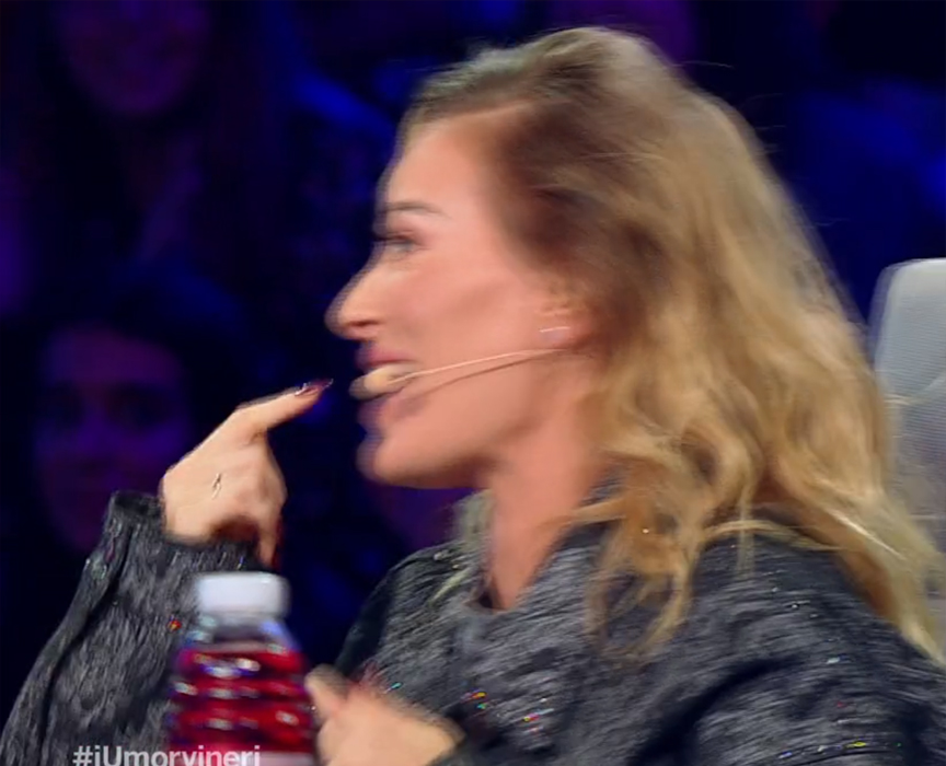 Mihai Bendeac și Delia Matache, filmați sărutându-se pe gură. Imaginile au fost difuzate din greșeală de Antena 1