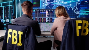 Vrei sa castigi aproape 2 milioane de DOLARI? Uita-te la pozele celor doi romani. Pot fi vecinii tai, iar FBI ofera recompensa
