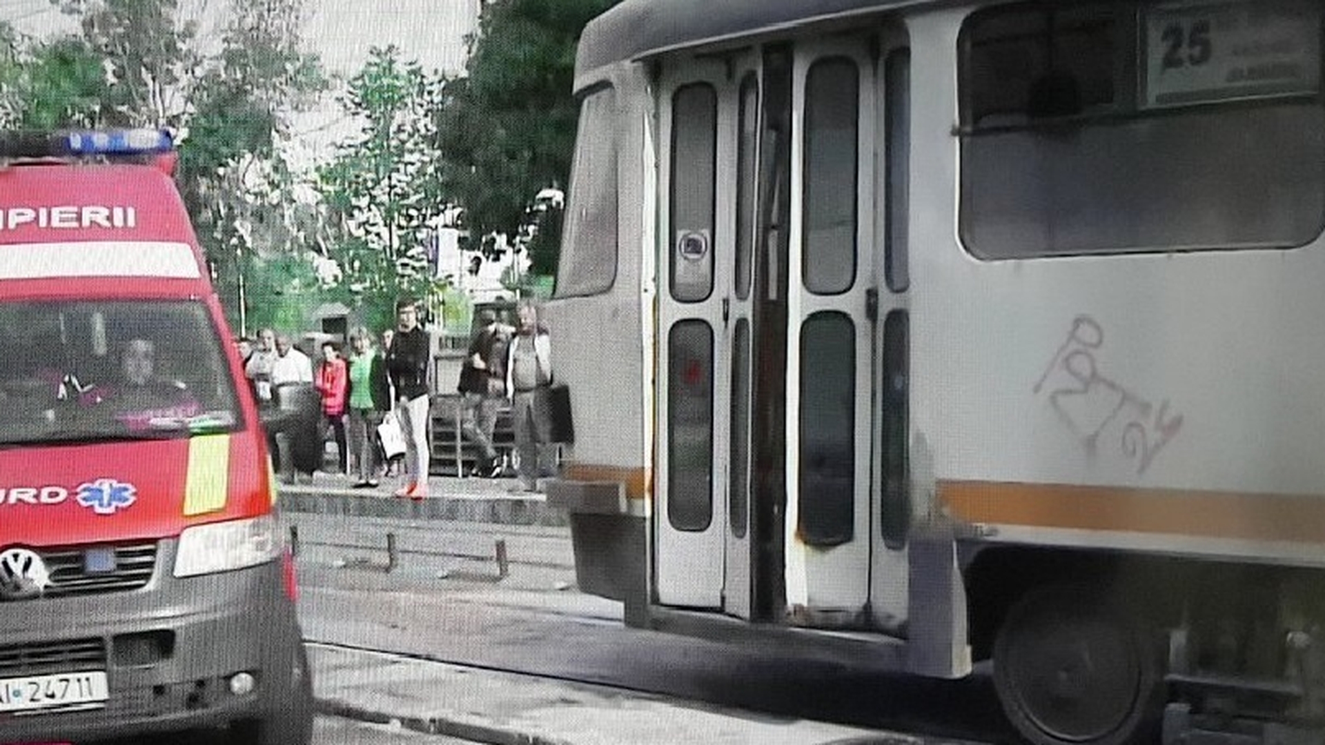 Un tramvai a luat foc pe bulevardul Timişoara, din Bucureşti! Ce se întâmplă la faţa locului în aceste momente