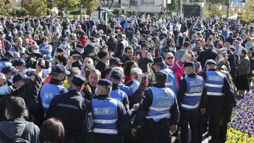 Haos și scandal la Iași! Credincioșii nu au respectat măsurile impuse de pandemie