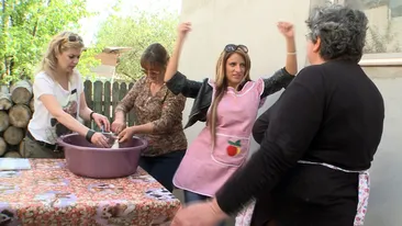 Andreea Tonciu face parada modei cu cazmaua in mana! Uite ce a inteles ea din viata la tara