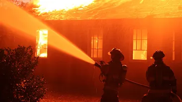 Incendiu la Unirii in Capitala! Sase autospeciale au fost implicate pentru a stinge focul