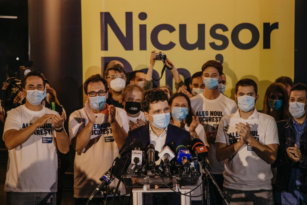 Fotografia ingenioasă pusă de Nicușor Dan pe Facebook după ce a câștigat Primăria Capitalei