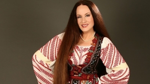 Maria Dragomiroiu are un ritual mai puțin obișnuit. De ce își pune artista părul în grădina de fiecare dată