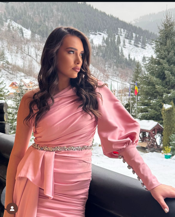 Cum s-a îmbrăcat Iustina Loghin la botezul micuței Ivana? Semnificație aparte a zilei în care a avut loc evenimentul
