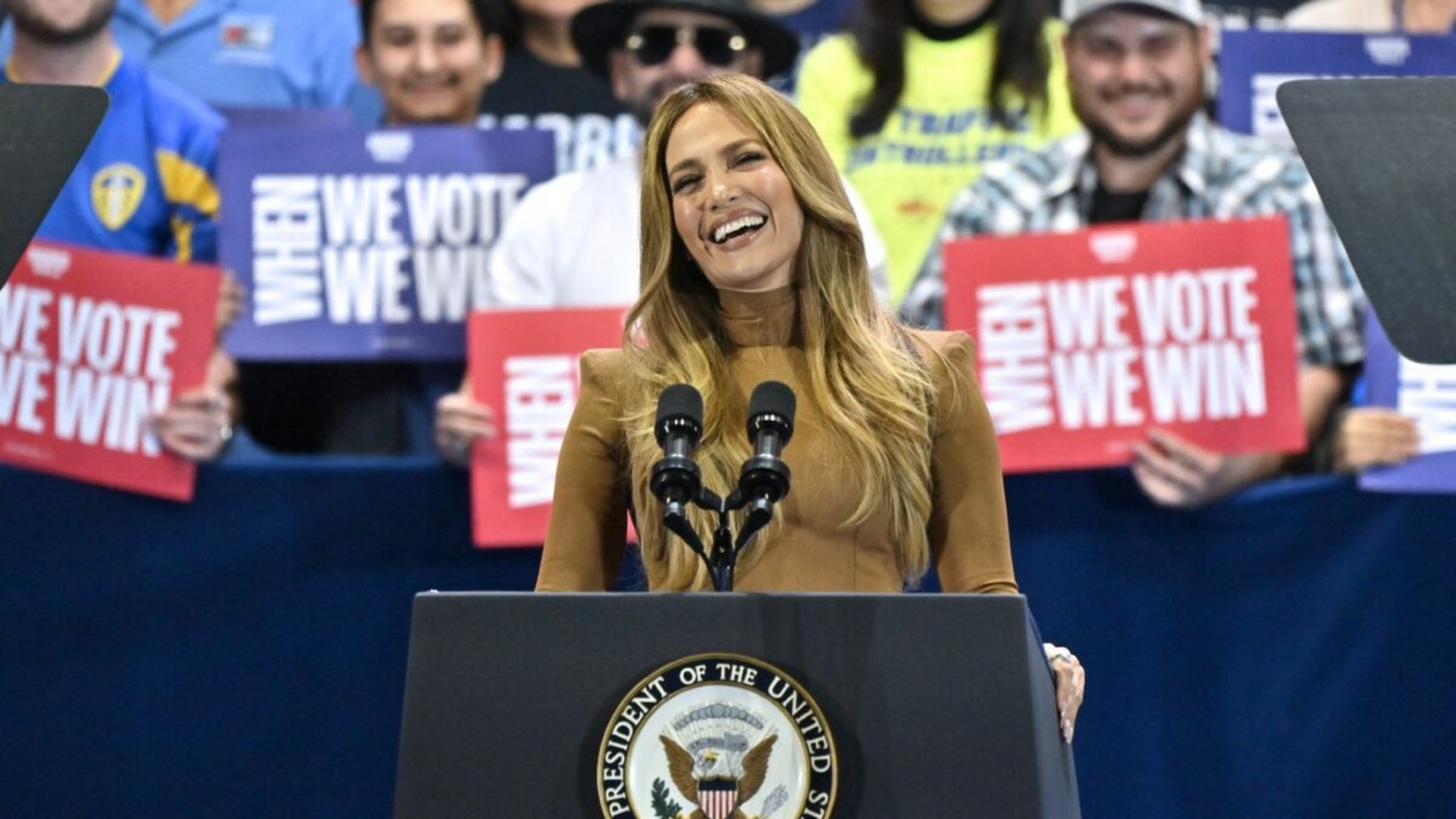 Jennifer Lopez a mers pe scenă pentru a o susține pe Kamala Harris. Ce îi reproșează lui Trump: „Ne-a reamintit cine este cu adevărat”