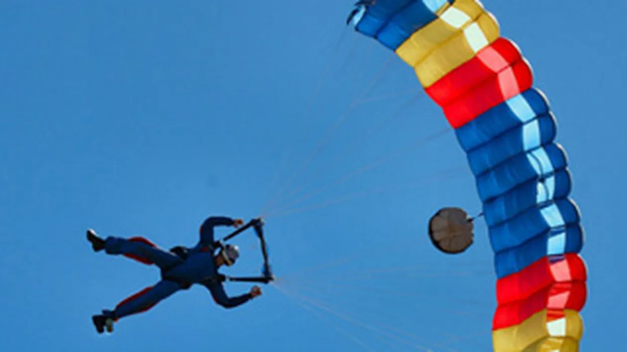 O parasutista a gresit locul de aterizare si s-a prabusit intre blocuri, la Craiova