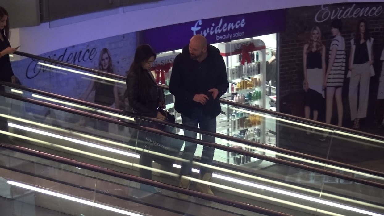 Bogdan Stelea & iubita plătesc parcarea ”fifty-fifty”!