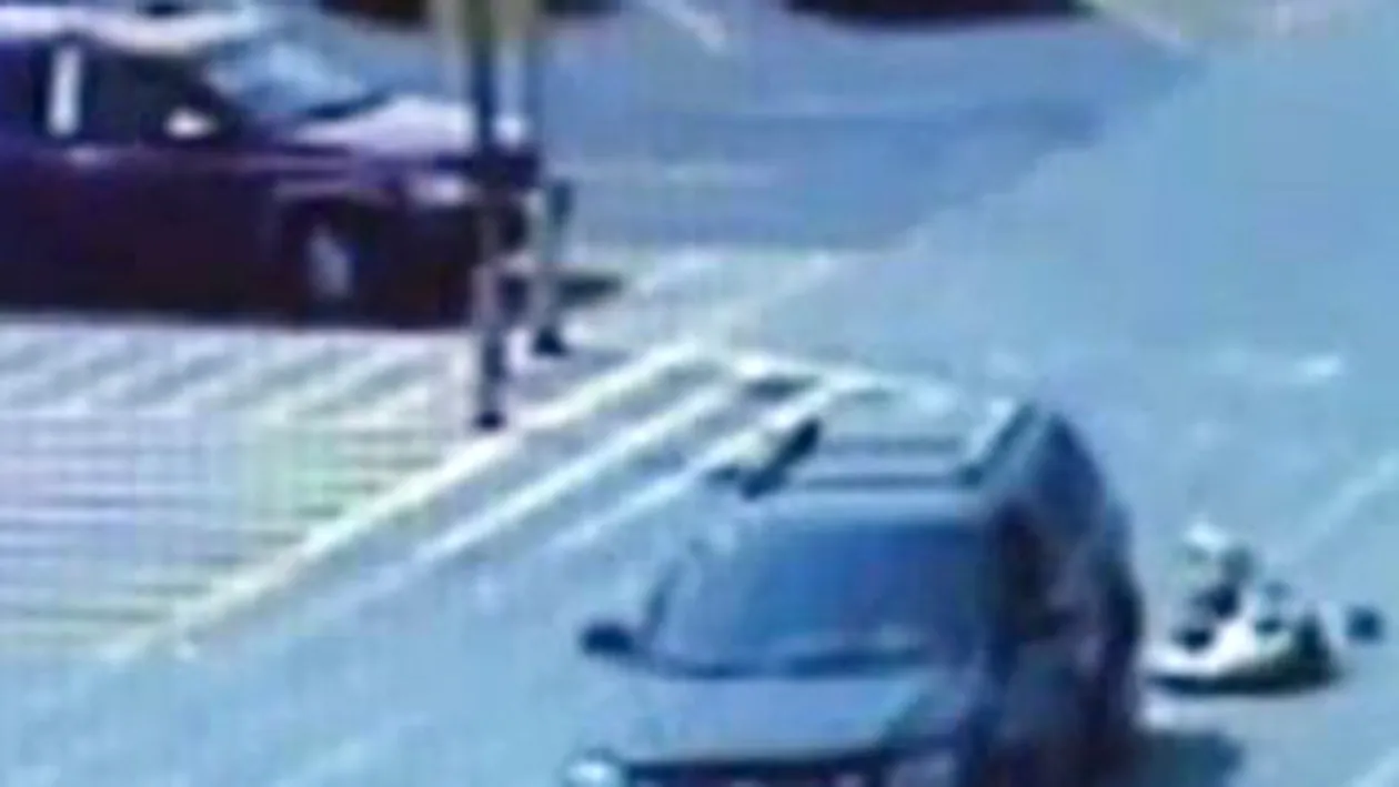VIDEO O mama a dat intentionat cu masina peste fiica sa, pentru ca se certasera