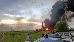 Incendiu uriaș în Argeș! Pompierii din trei județe se luptă cu focul. A fost emis mesaj RO-ALERT