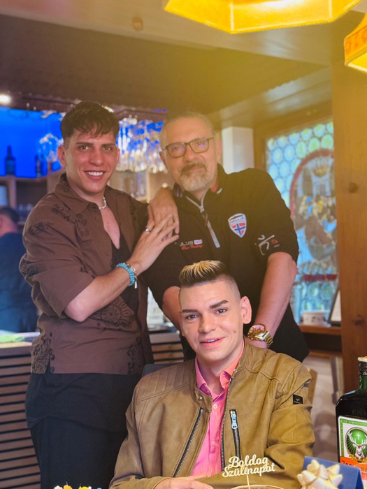 Florin Marin, românul care ”vânează” testamentele milionarilor bătrâni, lovește din nou: și-a ”tras” iubit, dar și o nouă…moștenire! ”Mi-a cumpărat vilă cu piscină lângă Arafat!”
