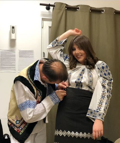 Vulpiţa de la Acces Direct a primit premiul la care nu se aştepta niciodată! Internetul a luat-o razna: “Felicitări”