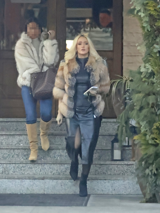 Iuliana Pepene, cu o amică