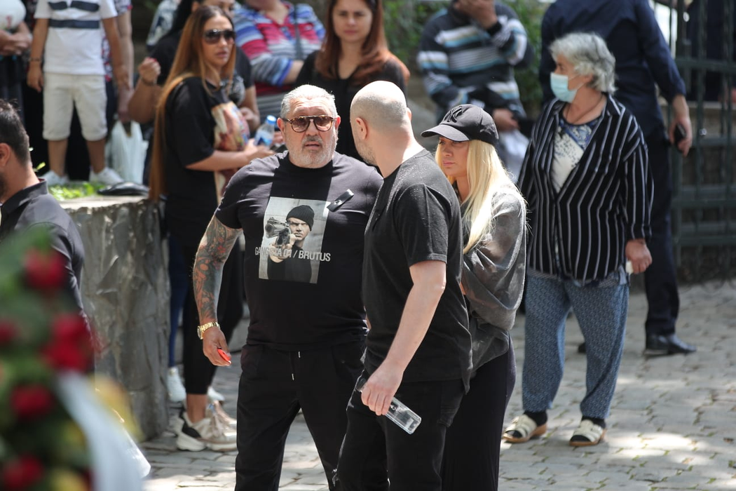 Serghei Mizil, apariţie inedită la înmormântarea lui Costin Mărculescu. Ce mesaj avea scris pe tricou