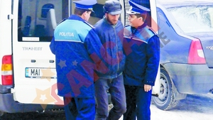 Si-a violat fiicele!