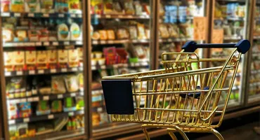Prețuri tot mai mari în România! Cât a ajuns să coste coşul minim de consum pentru o familie
