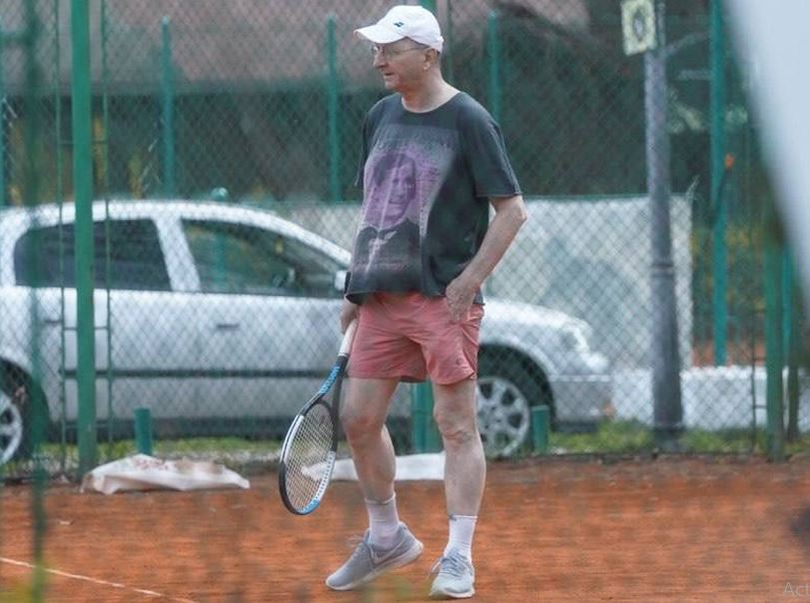 Celebrul actor, la o partidă de tenis cu amicii