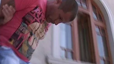 Caz terifiant! O fata de 16 ani, violata de tata, i-a facut un cadou socant de ziua lui: un film porno cu ei doi