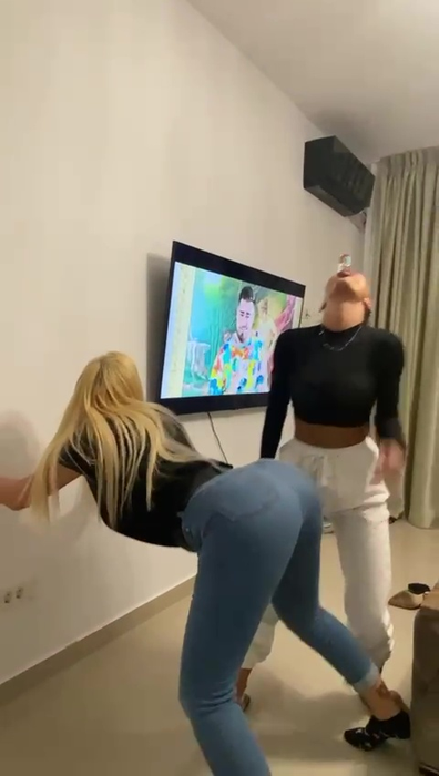 Simona Trașcă, Loredana Chivu și Ana Mocanu s-au “dezlănțuit” într-un apartament