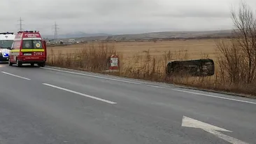 Accident înfiorător în Harghita! Un bărbat a murit, iar altul a fost rănit, după ce s-au răsturnat cu mașina pe un câmp