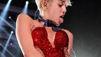 MILEY CYRUS, cea mai sexy apariţie de până acum! Aşa s-a îmbrăcat cântăreaţa