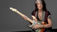 Chitaristul Joe Perry de la Aerosmith, spitalizat de urgență după ce s-a prăbușit în timpul unui concert