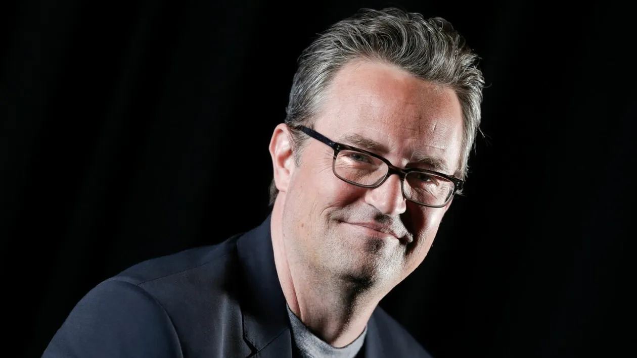 Obiecte personale ale lui Matthew Perry, scoase la licitație. Fanii pot cumpăra inclusiv scenarii originale din „Friends”