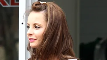 Alexandra Badescu, inselata pe fata de iubitul mai tanar