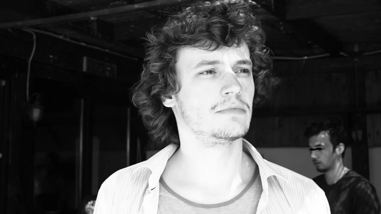 Incredibil! Un solist celebru a scapat de trei ori din ghearele mortii si si-a spus povestea pe versuri! Cum l-a salvat destinul