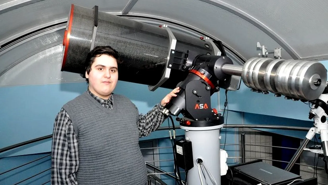 Acest adolescent de 16 ani din Galaţi a descoperit o nouă stea! Părinţii i-au amenajat un mic observator astronomic, iar apoi...