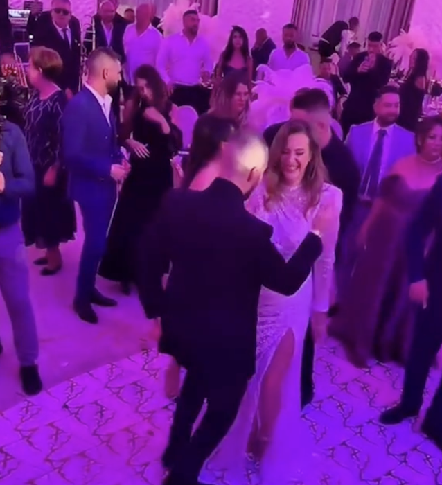 Ce mamă are Livian Pop! Soția lui Nelson Mondialu’ a atras toate privirile la nunta fiului ei. VIDEO