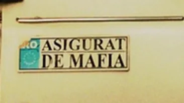 Asigurat de mafia Soferul unei Dacii Papuc din Capitala starneste hohote de ras cand iese in trafic! Ce ascunde acest mesaj