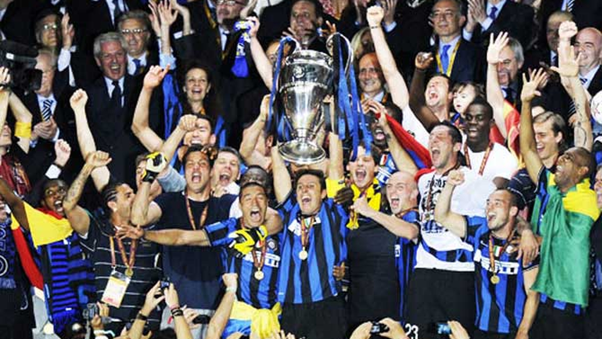 Inaugureaza stadionul contra campioanei Europei