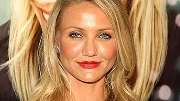 Cameron Diaz nu mai are fizicul din tinerete! Cum a ajuns sa arate vedeta in costum de baie! Este de nerecunoscut