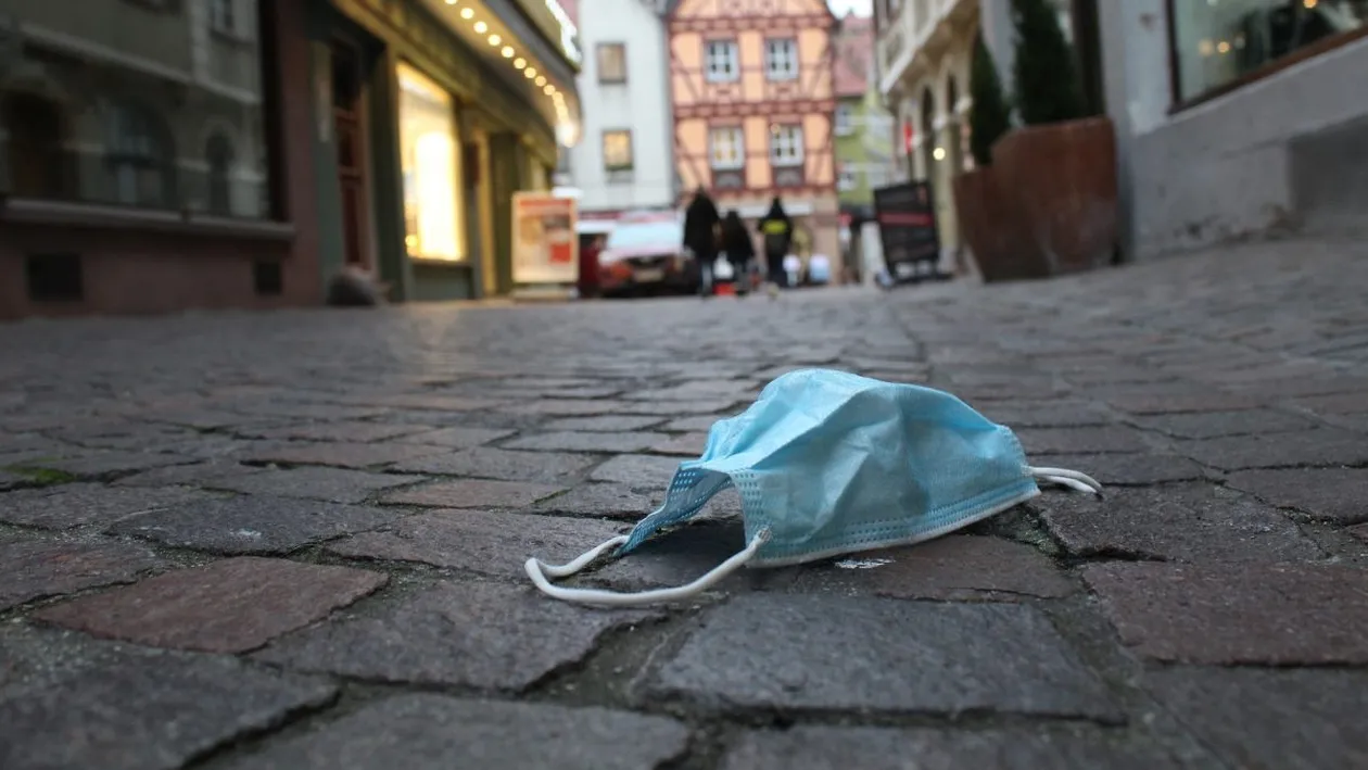 Caz inedit la Arad. O femeie infectată cu SARS-CoV-2 a plecat să își rezolve treburile în oraș