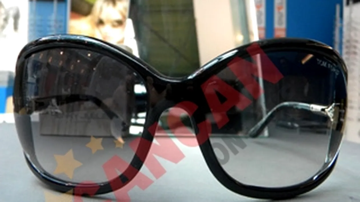 Ochelarii de soare ai Angelinei Jolie, la Brasov