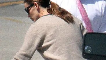 Chilotei roz de vedeta! Jennifer Garner si-a tras lenjeria pana-n gat!