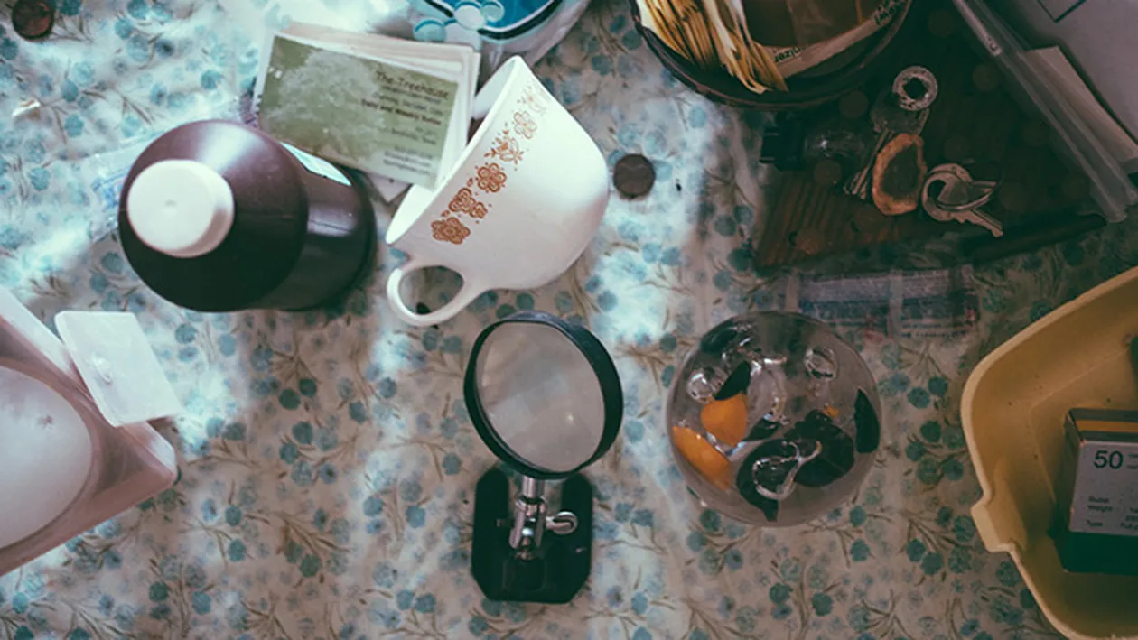 Cum arată o casă nelocuită de un sfert de secol? Imagini impresionante din interiorul locuintei in care timpul a stat in loc