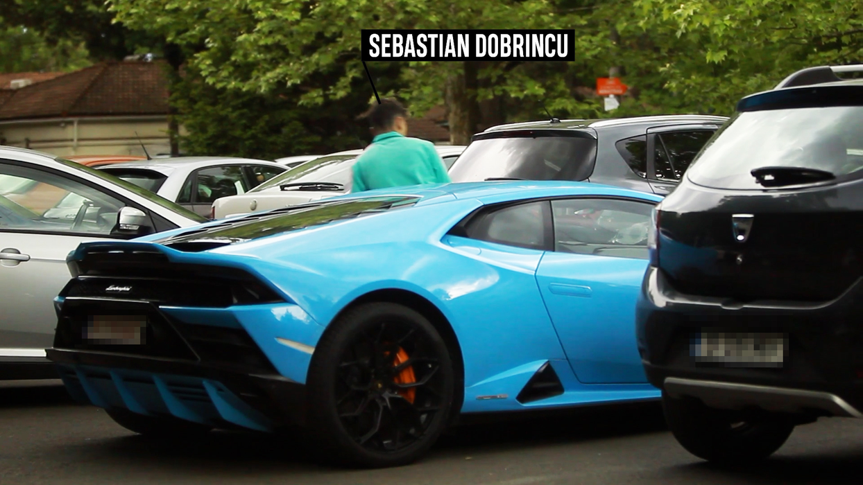 Sebastian conduce un Lamborghini de 350.000 de euro