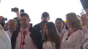 Ținuta inedită pentru care au optat George Simion și Ilinca Munteanu la nuntă. Rochia miresei i-a lăsat pe toți muți de uimire