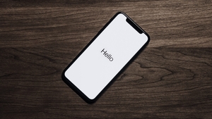 Cum să îţi porneşti telefonul, fără să apeşi vreun buton. Trucul genial care funcţionează şi la Iphone, dar şi la Android