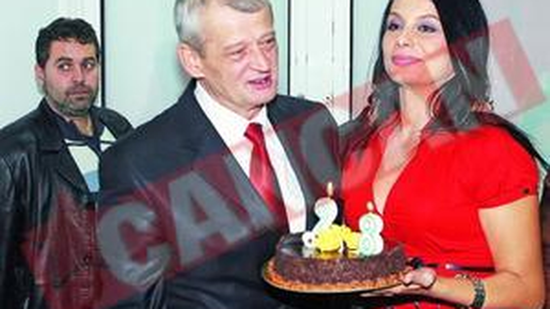 Basescu i-a trimis un cos urias cu flori lui Oprescu
