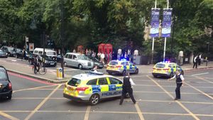 Anglia, din nou sub teroare. Un vehicul a lovit mai mulţi pietoni aflaţi în faţa Muzeului de Istorie din Londra